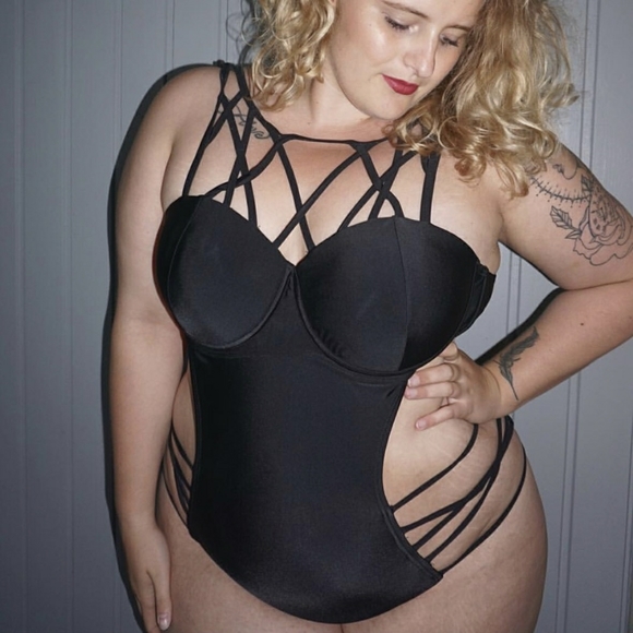 ISO Ashley Graham Swimsuits For All size 22 or 24 - Picture 2 of 11